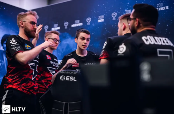 与此同时 与此同时