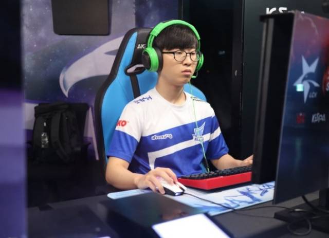 以来以其卓 以来以其卓