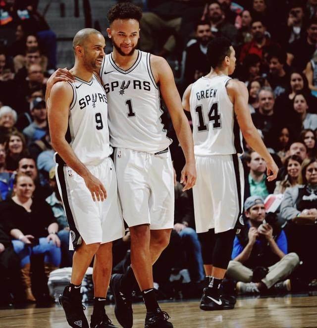 先以话题机 先以话题机